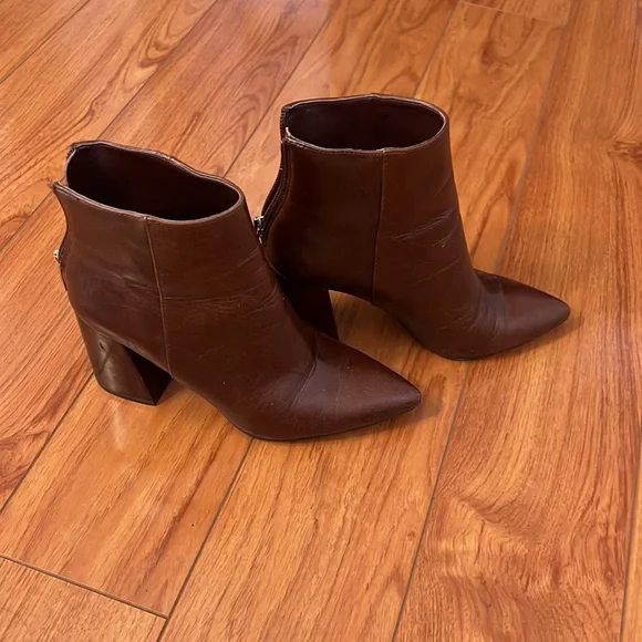 Vince Camuto Benedie Pointed Toe Ankle Boots size 6.5 - Picture 7 of 7